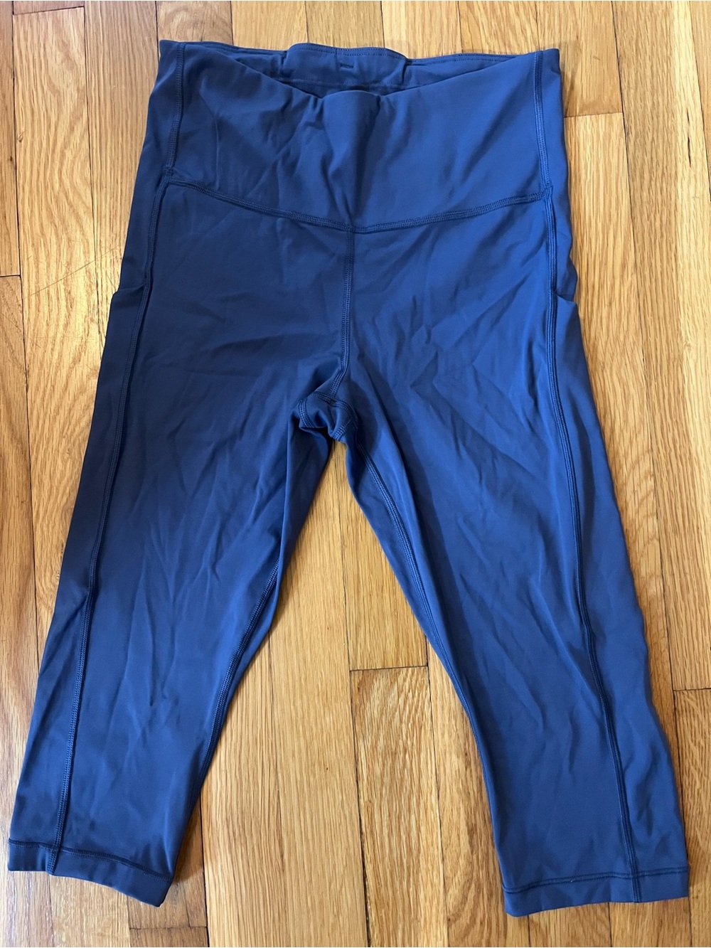 Athleta Women’s size small legging Capris in Deep Blue